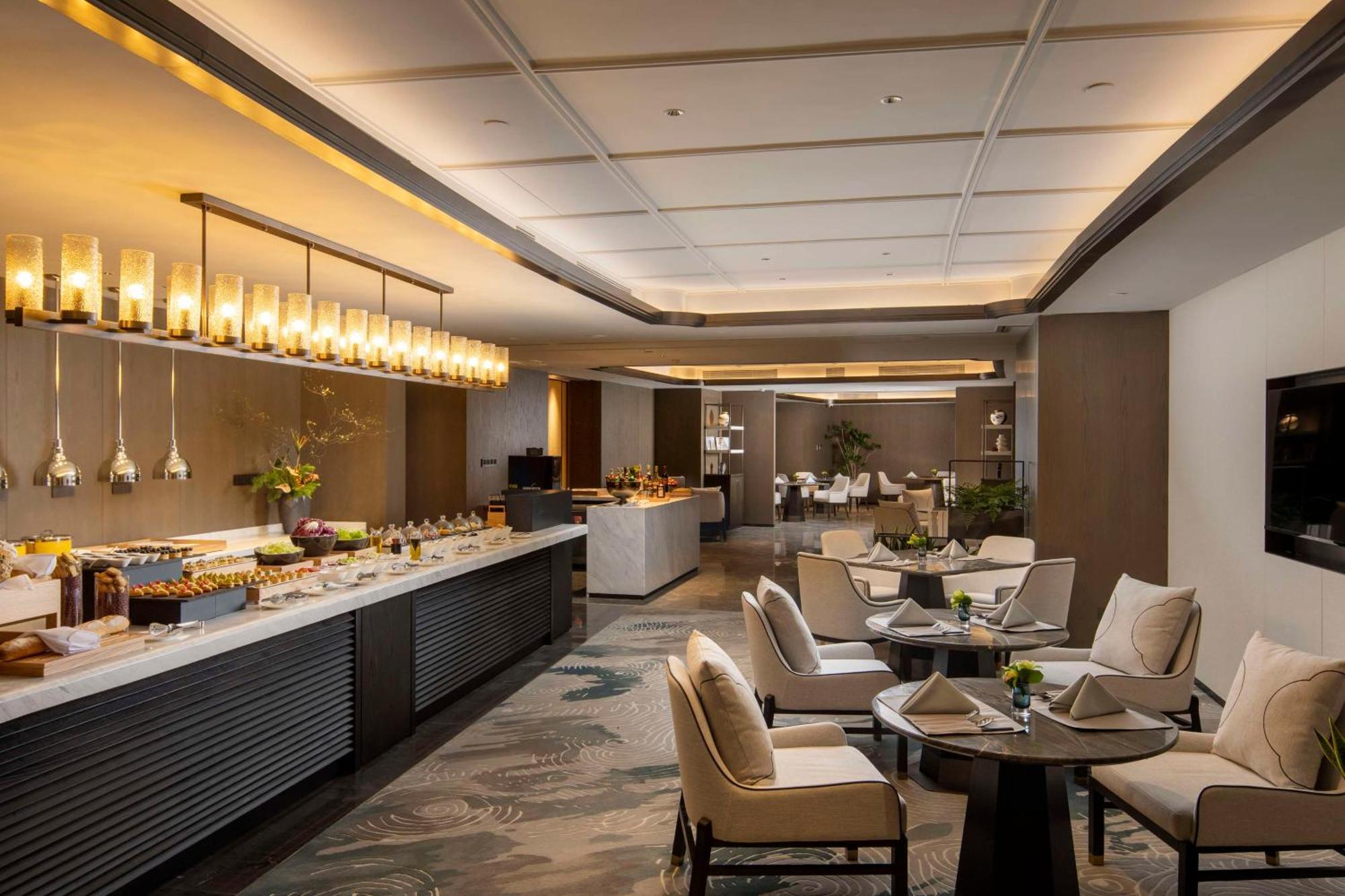 Yuexiu Hotel Guangzhou, Curio Collection By Hilton Exteriör bild