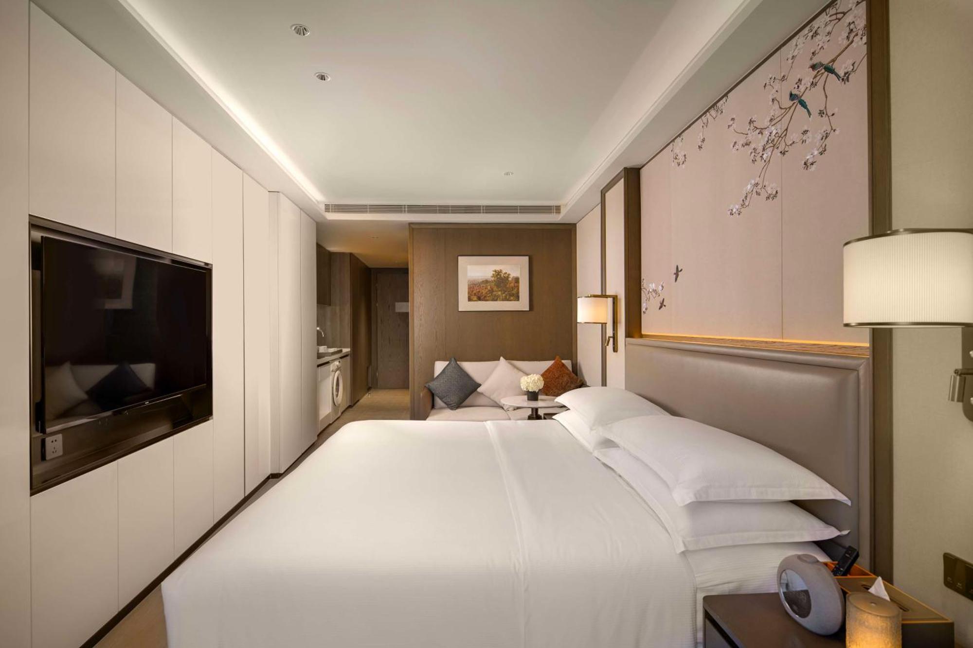 Yuexiu Hotel Guangzhou, Curio Collection By Hilton Exteriör bild