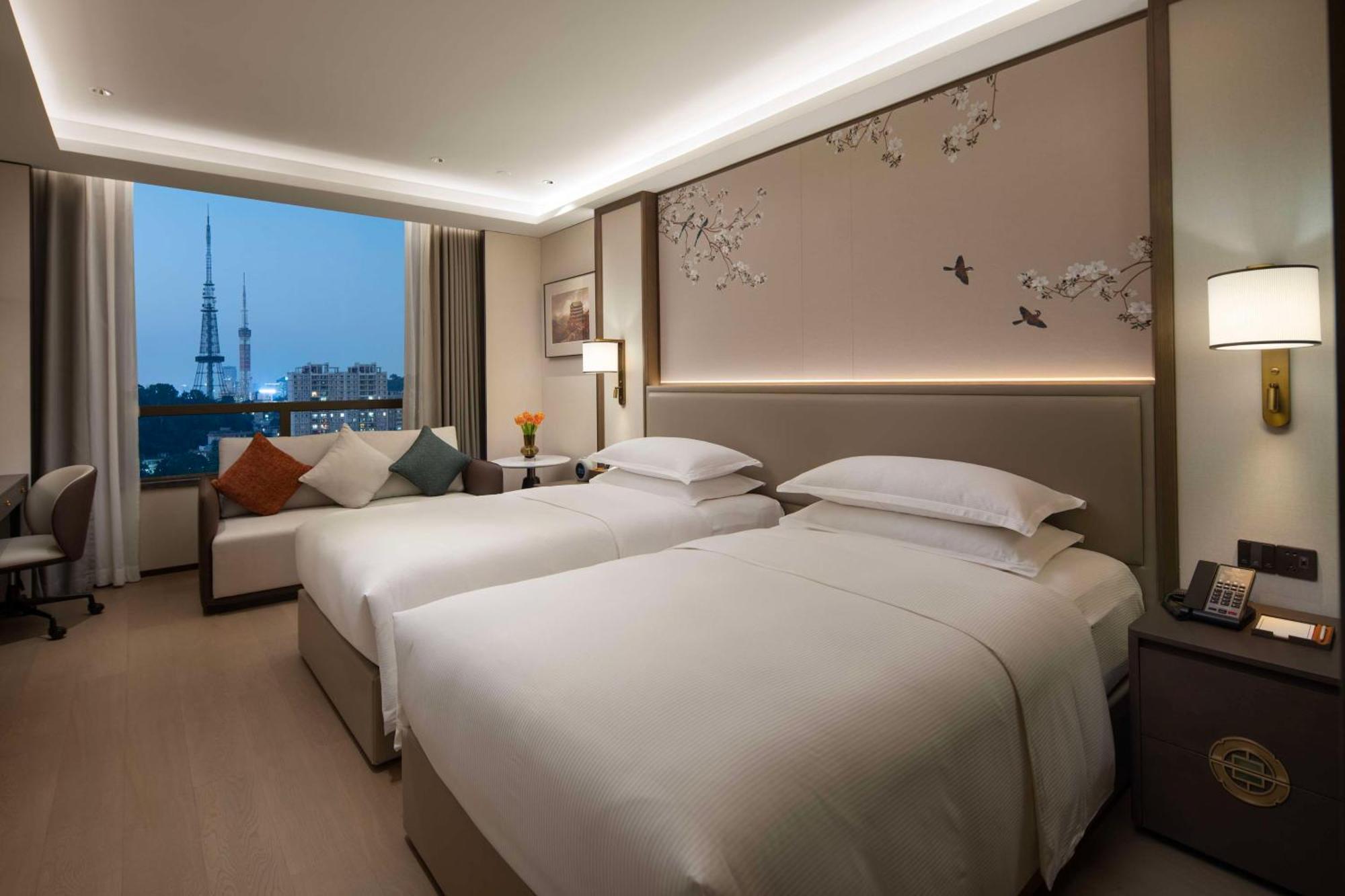 Yuexiu Hotel Guangzhou, Curio Collection By Hilton Exteriör bild