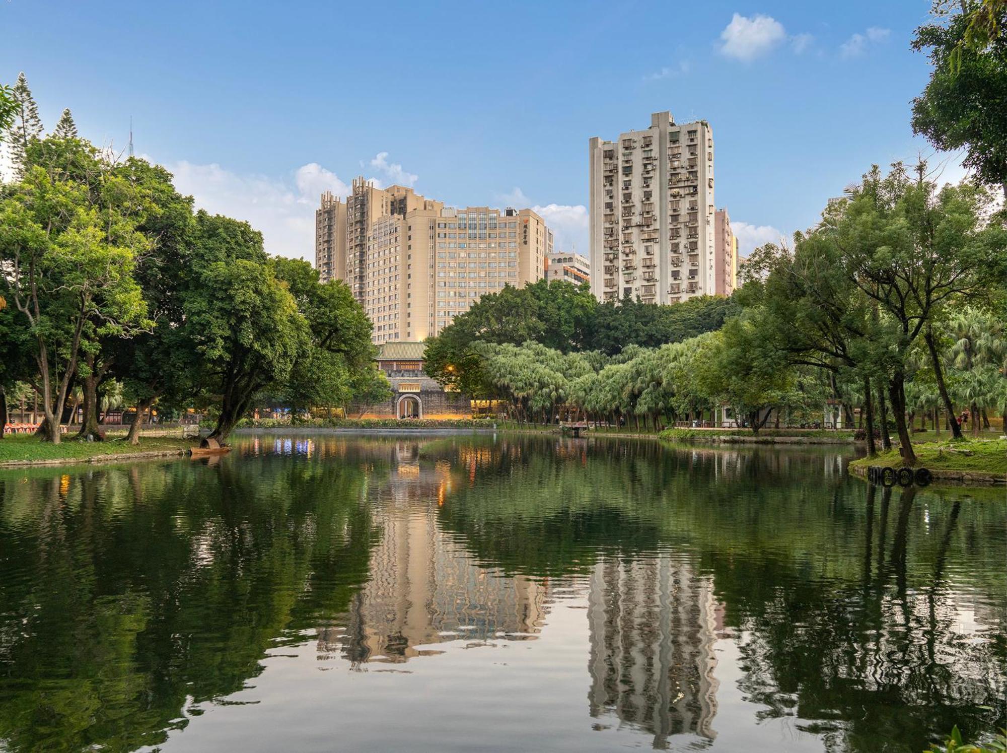 Yuexiu Hotel Guangzhou, Curio Collection By Hilton Exteriör bild