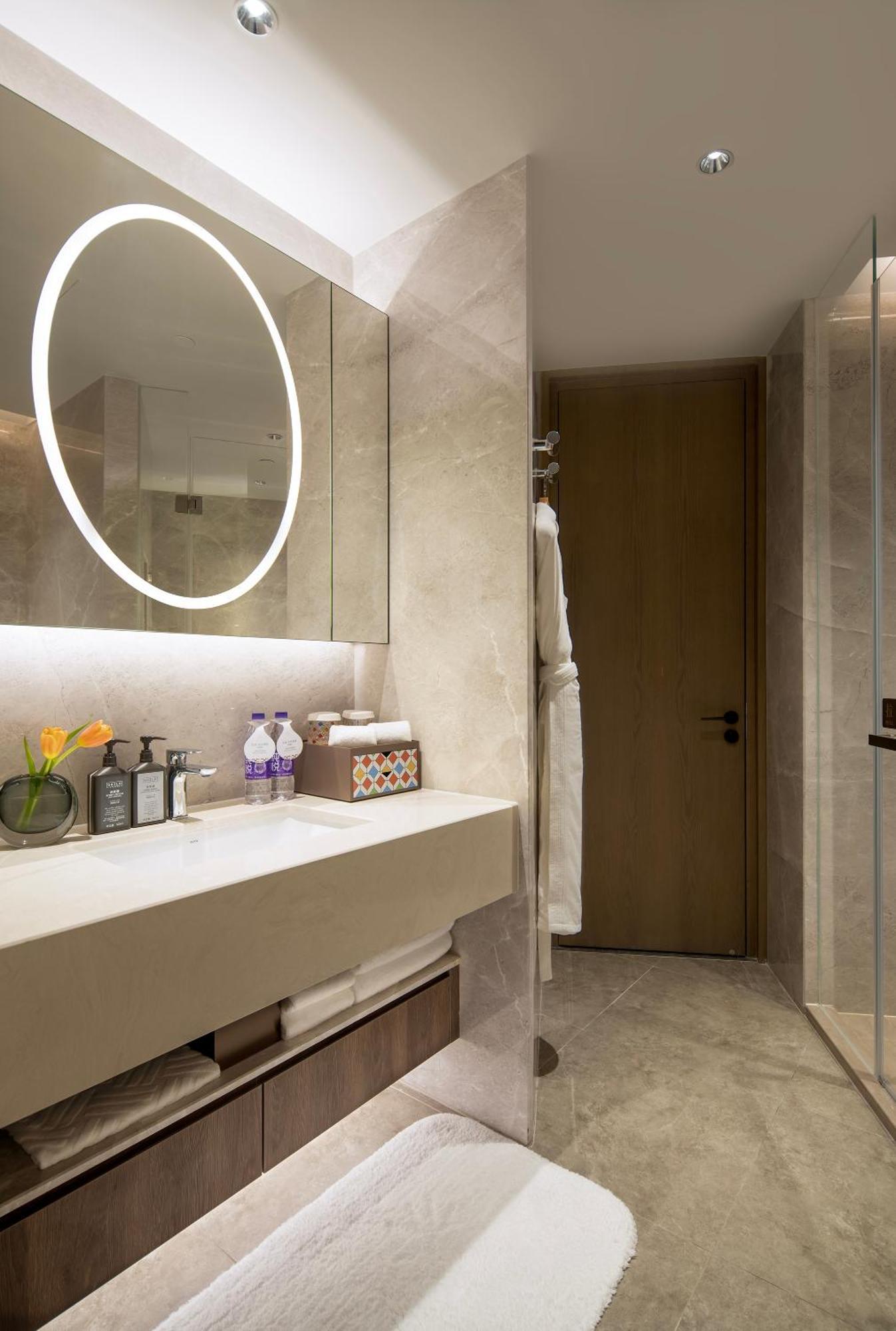 Yuexiu Hotel Guangzhou, Curio Collection By Hilton Exteriör bild