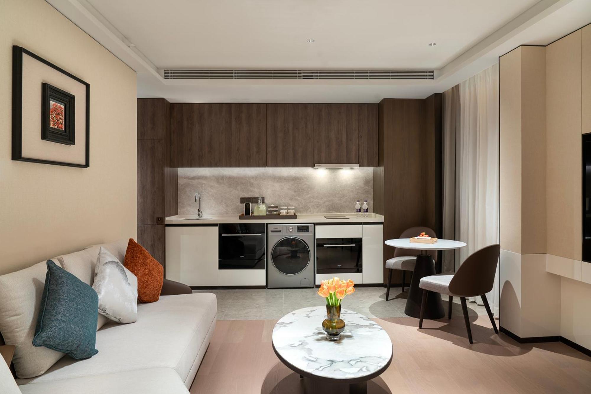 Yuexiu Hotel Guangzhou, Curio Collection By Hilton Exteriör bild