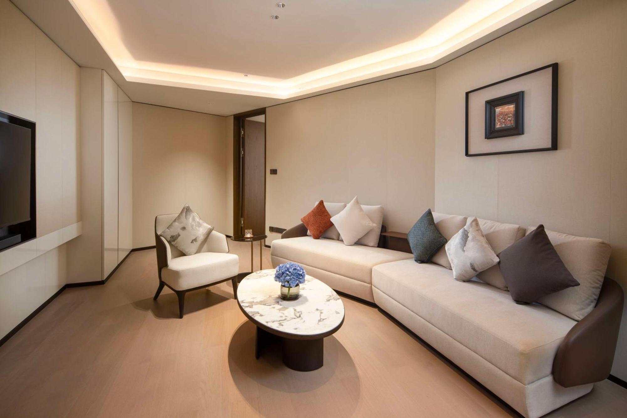 Yuexiu Hotel Guangzhou, Curio Collection By Hilton Exteriör bild