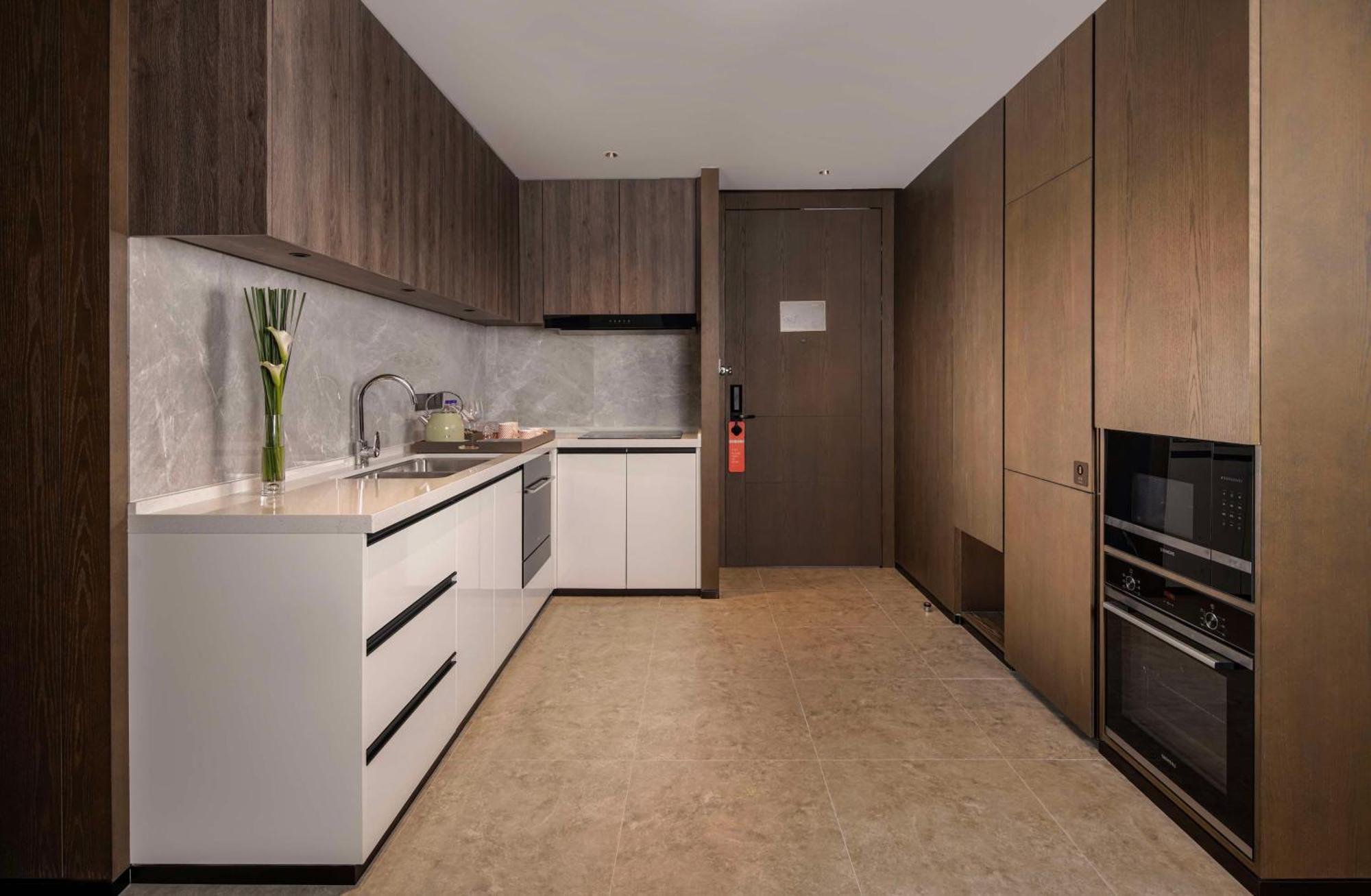 Yuexiu Hotel Guangzhou, Curio Collection By Hilton Exteriör bild