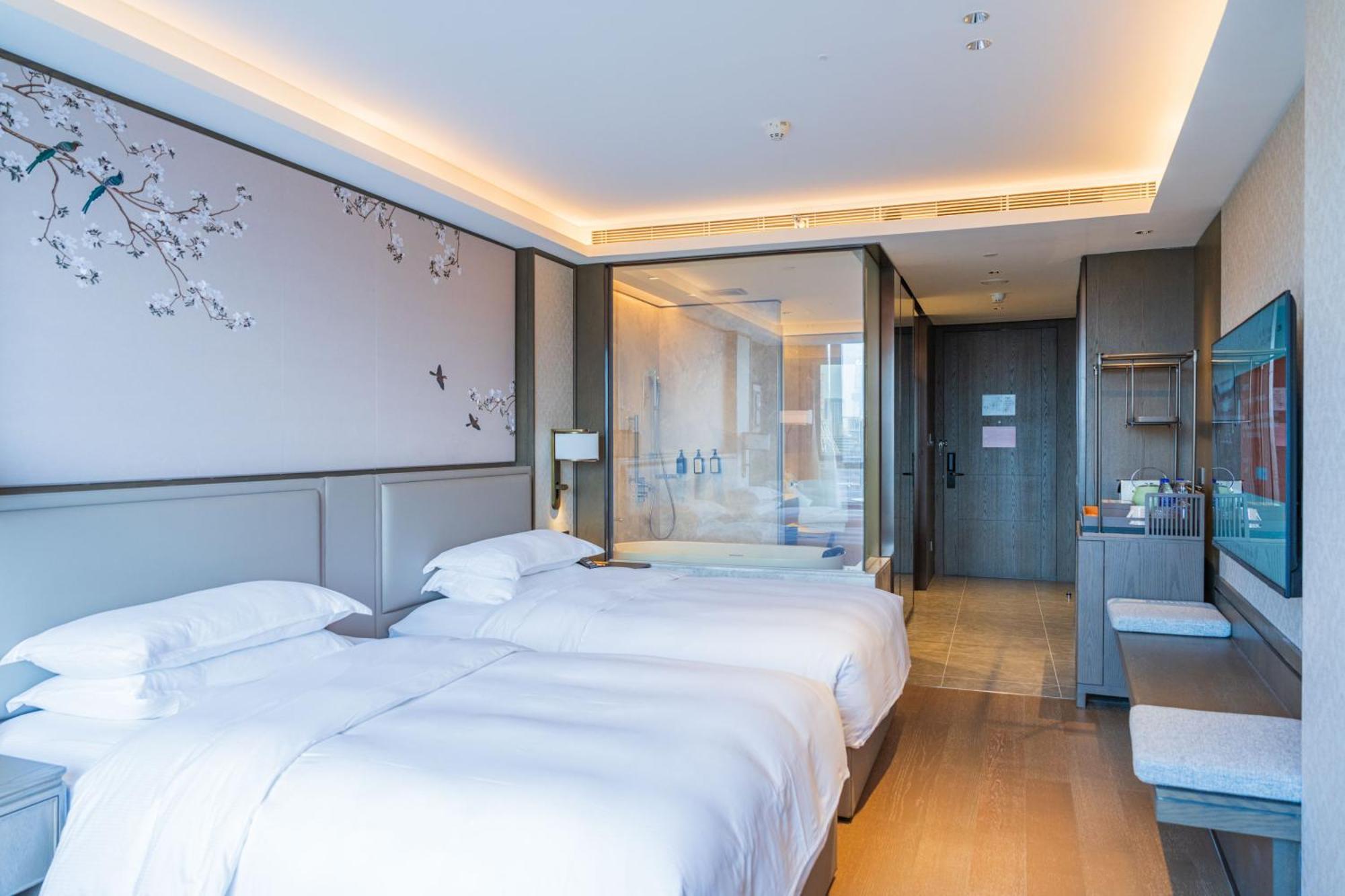 Yuexiu Hotel Guangzhou, Curio Collection By Hilton Exteriör bild