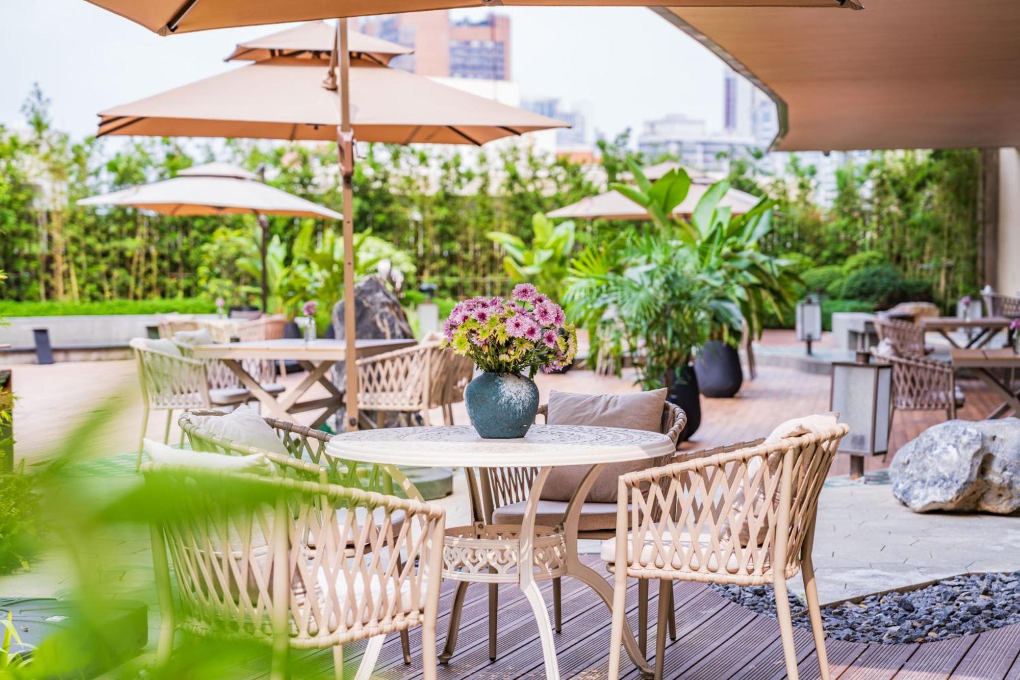 Yuexiu Hotel Guangzhou, Curio Collection By Hilton Exteriör bild