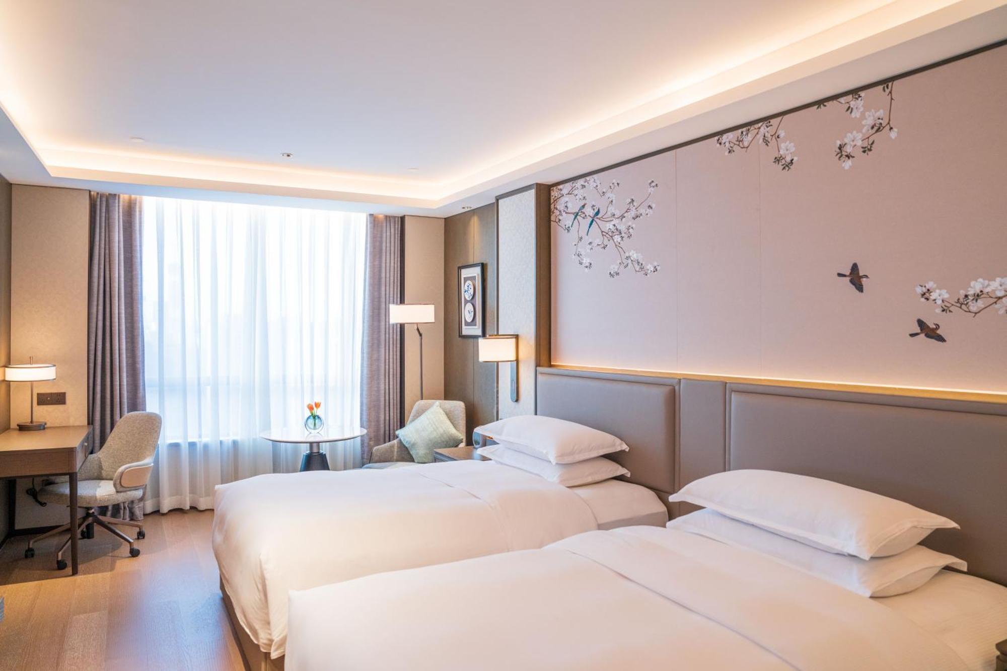 Yuexiu Hotel Guangzhou, Curio Collection By Hilton Exteriör bild