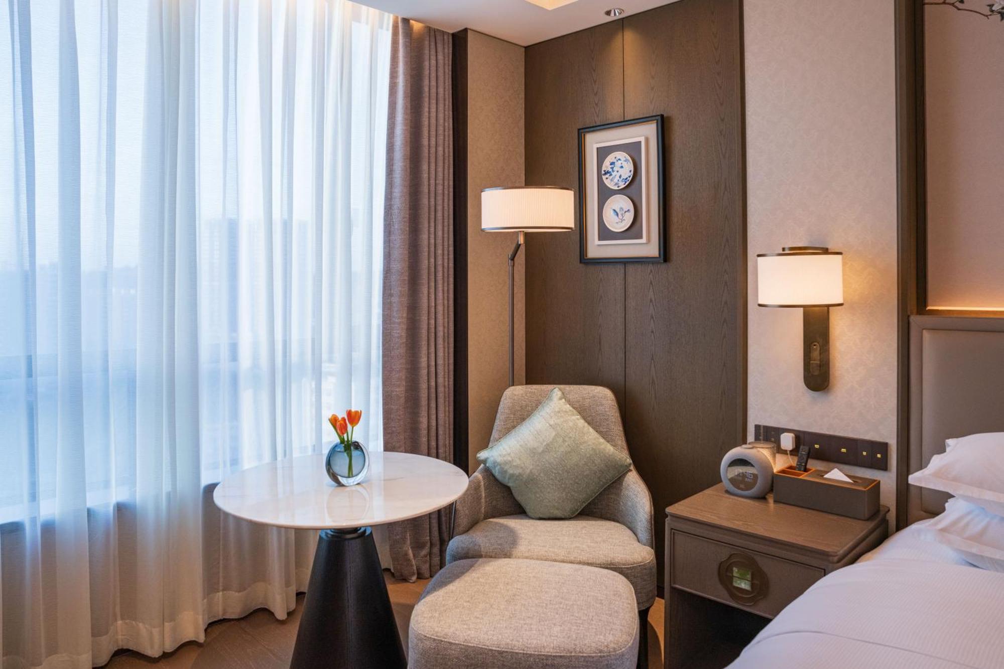 Yuexiu Hotel Guangzhou, Curio Collection By Hilton Exteriör bild