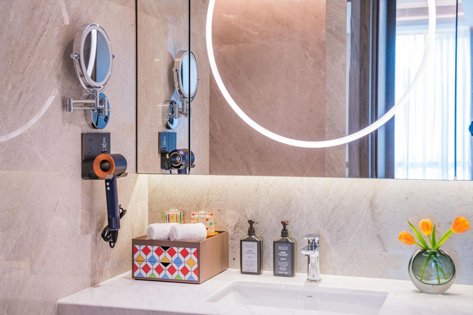 Yuexiu Hotel Guangzhou, Curio Collection By Hilton Exteriör bild